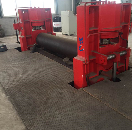 上(shang)輥萬能(néng)式三輥(gun)卷闆機(ji)