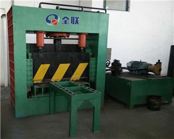 液壓(ya)龍門剪切機(ji)