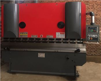 西(xi)安市長(zhǎng)安區黃(huáng)良古城(chéng)車輛廠(chǎng)