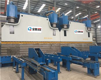 河南2-WC67K系列(liè)雙機聯動數控(kong)折彎機