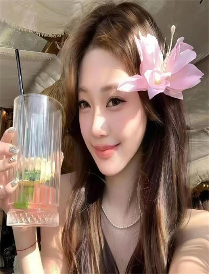 独家的探索摇尾狗的奥秘：隐藏细节与深层意义